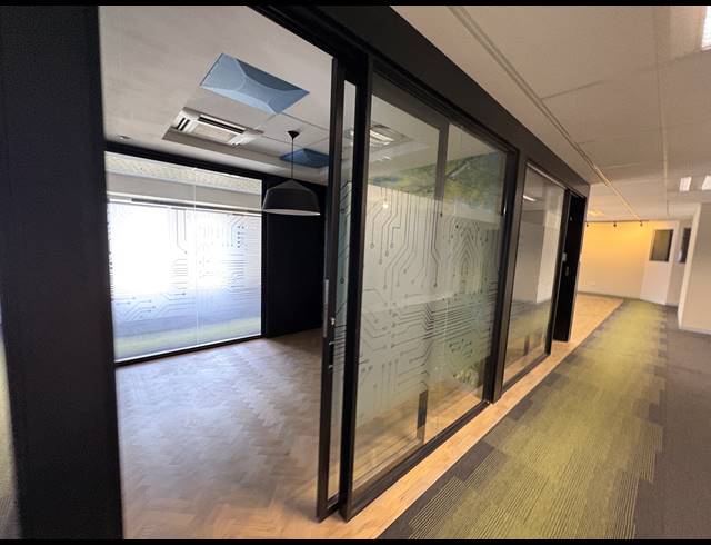 383.50M² OFFICE TO LET IN FORESHORE